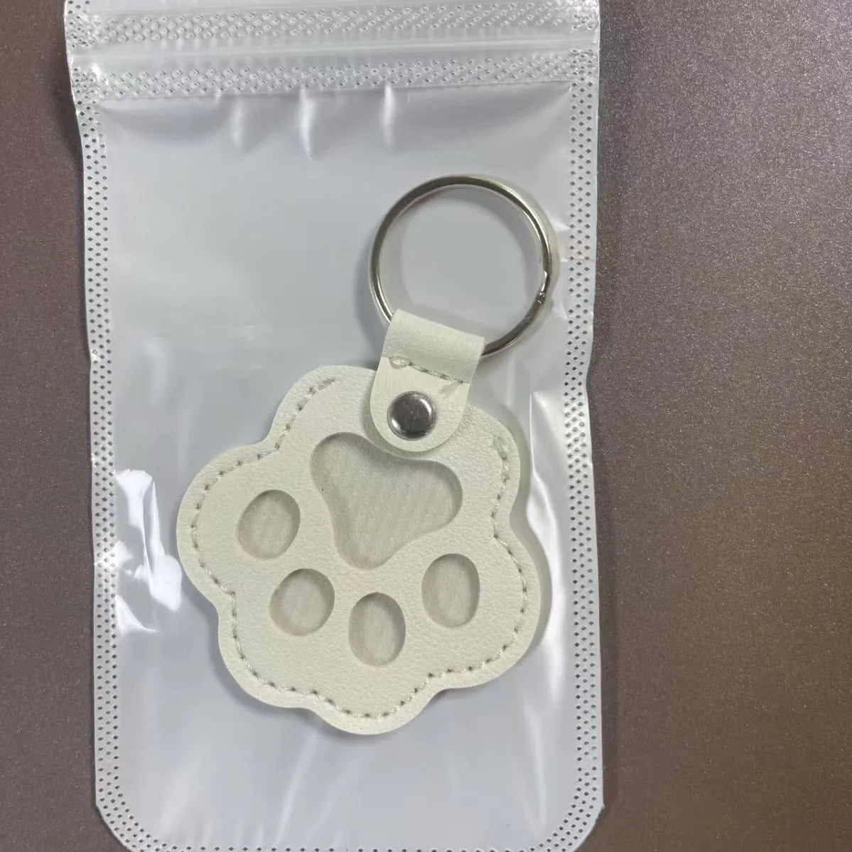 Dog Hair Collector Keychain Leather Pet Memorial Keepsake for Dogs and Cats, Fur Storage Pendant Charm Gift Keychain