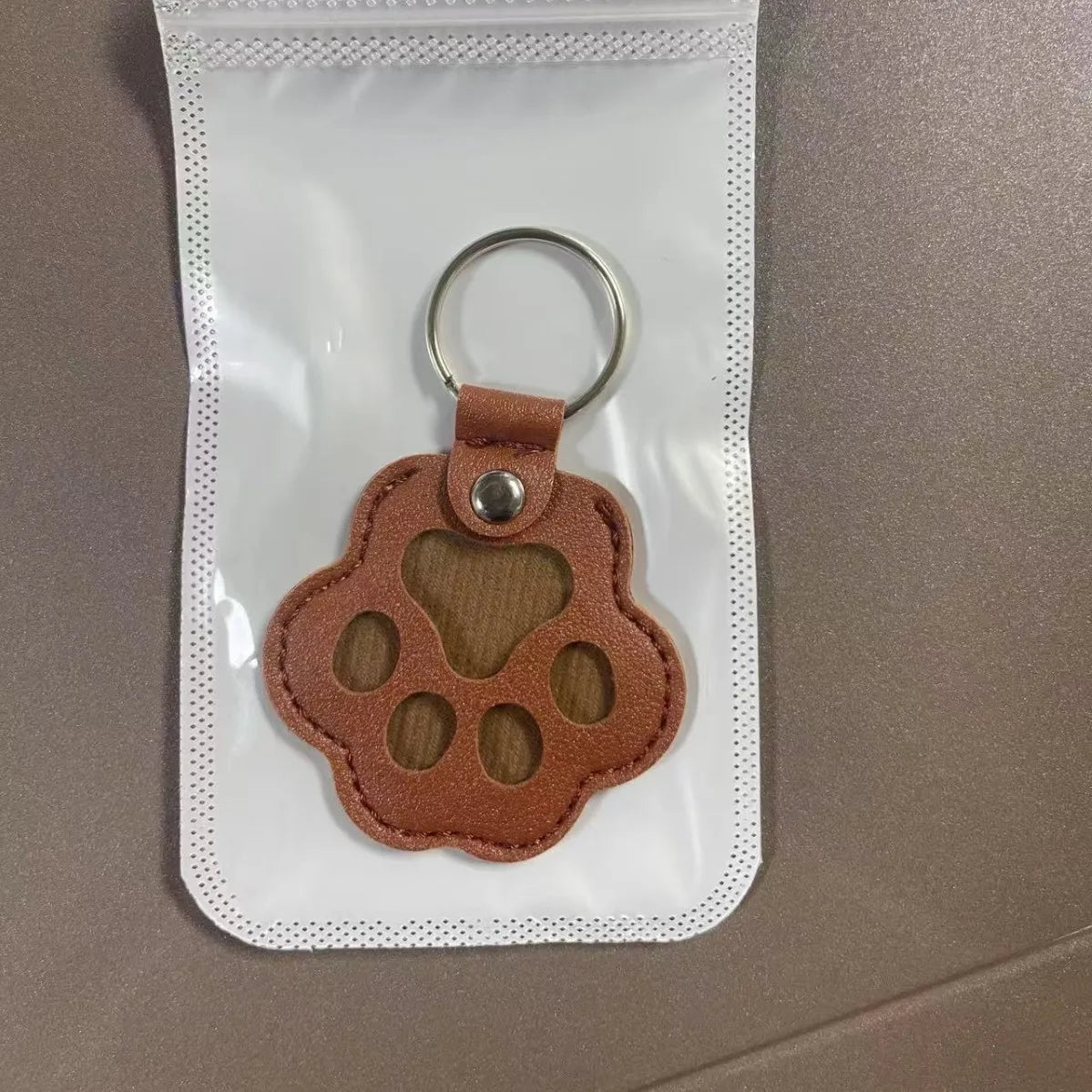 Dog Hair Collector Keychain Leather Pet Memorial Keepsake for Dogs and Cats, Fur Storage Pendant Charm Gift Keychain