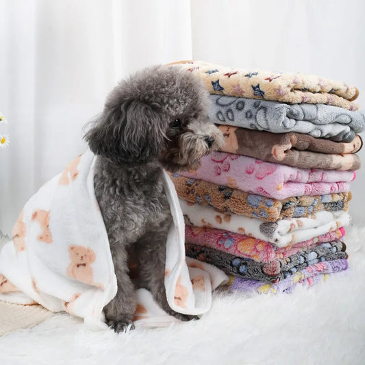 Soft Fluffy High Quality Pet Blanket Flannel Dog Sleeping Blanket Paw Print Pattern Pet Mat Warm Comfortable Blanket for Cat Dog