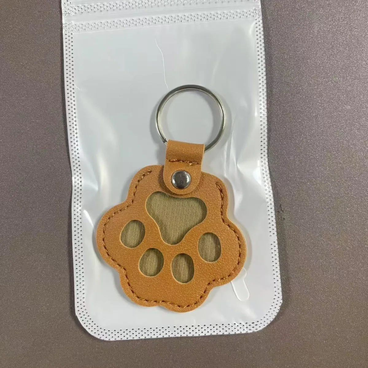 Dog Hair Collector Keychain Leather Pet Memorial Keepsake for Dogs and Cats, Fur Storage Pendant Charm Gift Keychain
